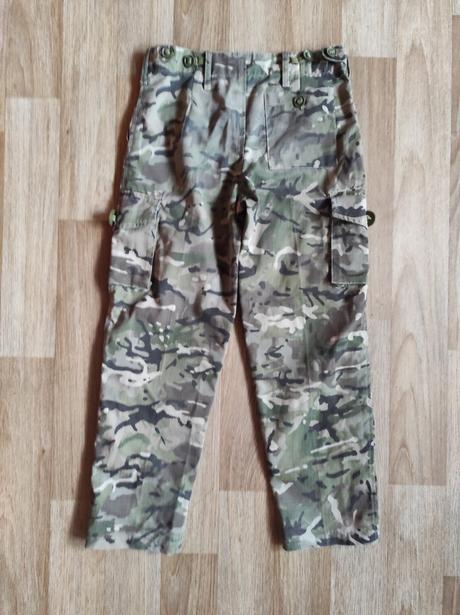 Maskáčové kalhoty, 134