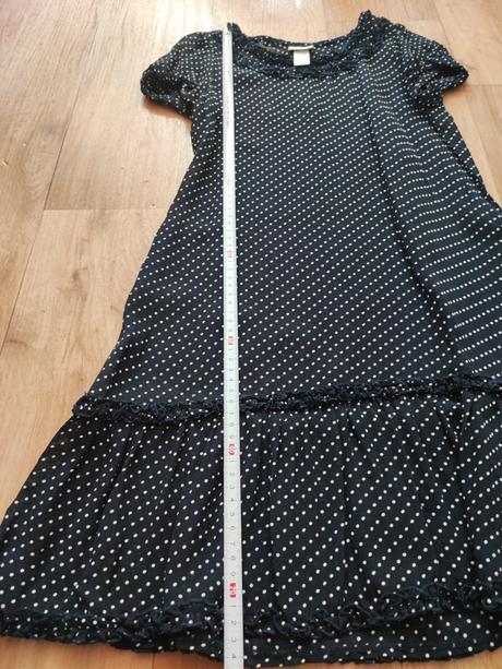 Puntíkované šaty, 140