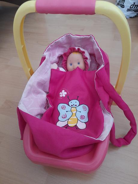 Autosedačka a panenka - balíkovna jen 50 kč,