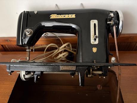 Minerva stary sici stroj - retro,