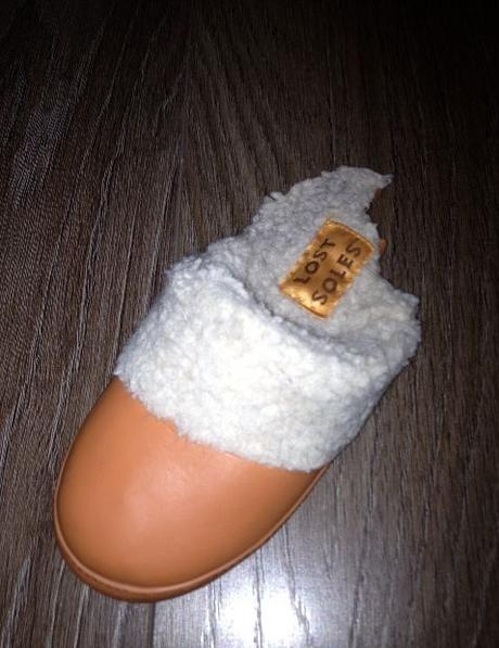 Hračka pro psy - ukousnutá papučka, 