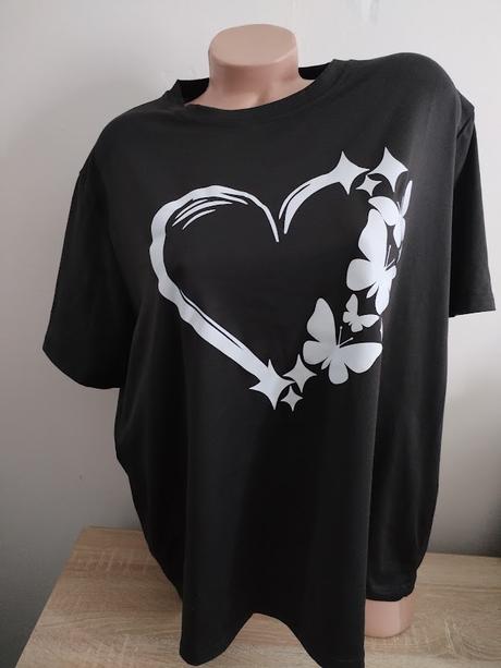 Černé triko se srdcem vel.4xl, 48 / 4xl
