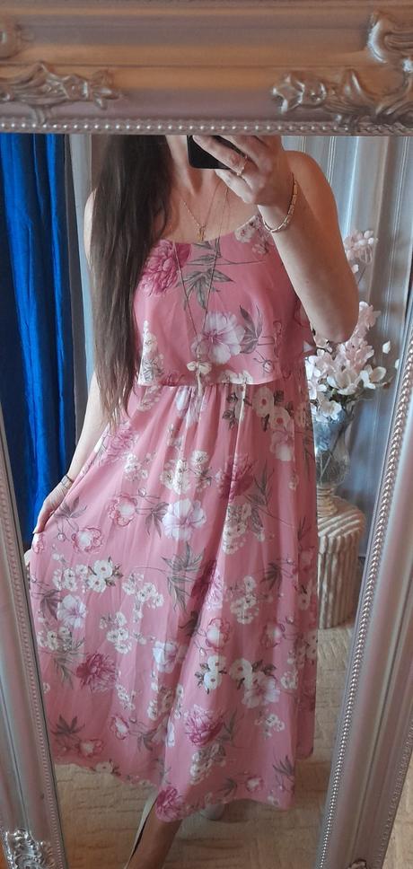 Květované dlouhé šaty, 