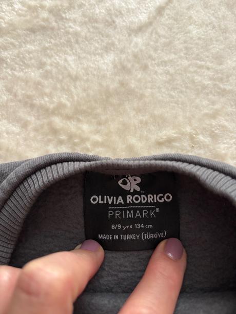 K8/ mikina šedá - v.8/9 let olivia rodrigo, primark,134