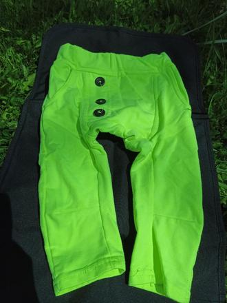 Tepláky, legíny se širokým klínem., 86