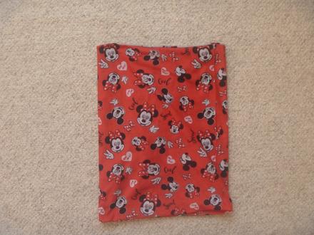 Nákrčník s minnie a mickey mouse, 122