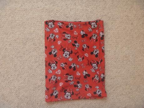 Nákrčník s minnie a mickey mouse, 122