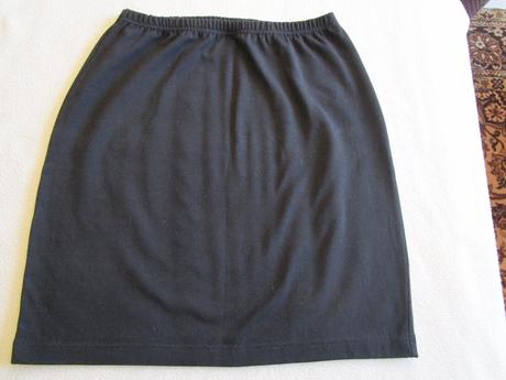 Pěkná černá bavl. elastická sukně, vel. 34, 34