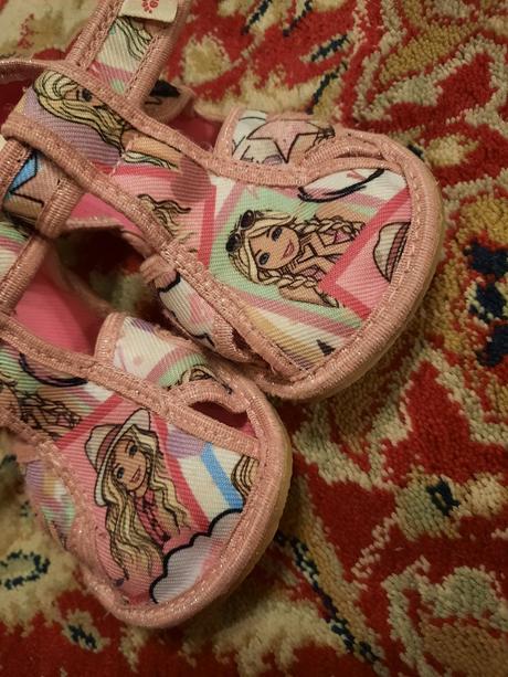 Barbie barefoot bačkory, 25