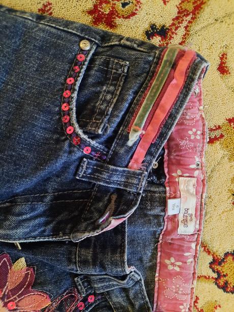Džíny s květinami, 104