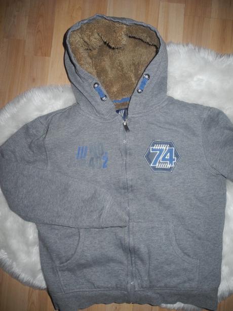 Mikina s kapucí, 134