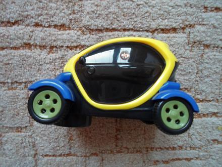 Auto na baterie jezdí svítí hraje,