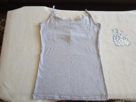 Pěkný sv. šedý bavl. elast. top, vel. m, primark,m
