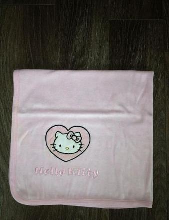 Růžová sametová deka s hello kitty h&m,