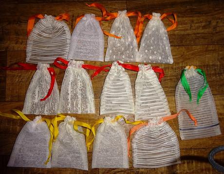 Sáčky pytlíky dárkové i uskladnění drobností 13 ks,