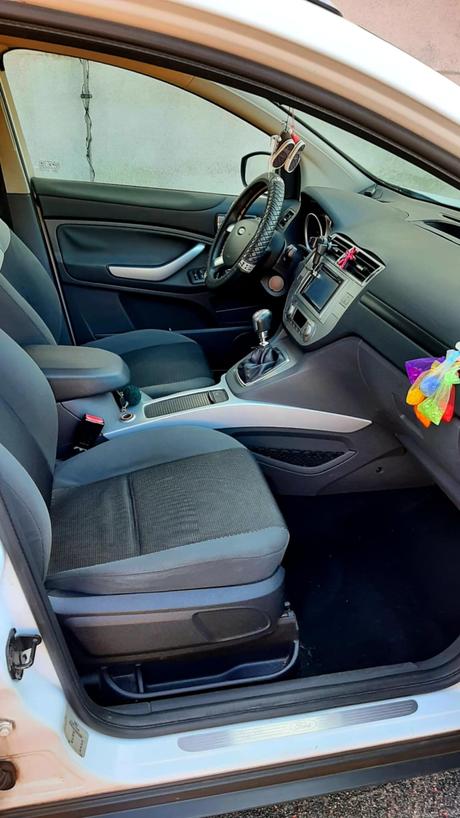 Ford kuga 2.0tdci,po servisu, tažné, ford