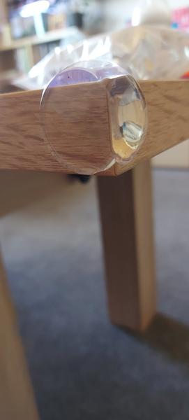 Jaké krytky na stůl zvolit pro silnou desku?