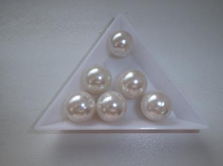 Lesklé perle v nabídce více barev,koukněte,