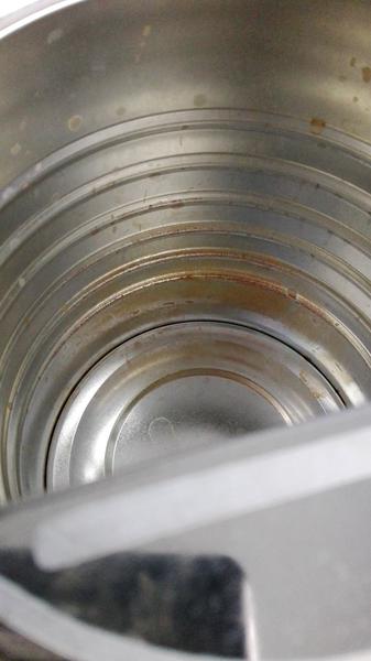 Vadné balení Nutrilon HA, plechovka byla zrezivělá