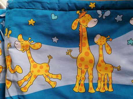 Mantinel na postýlku se žirafkami, šířka (cm): 30