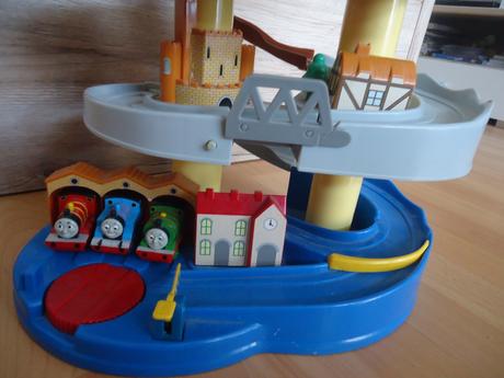 Dráha mašinek + 4 mašinky,