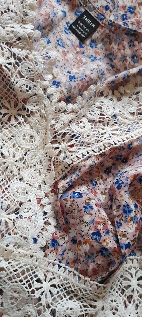 Romantické kvítkové šaty zdobené krajkou, l