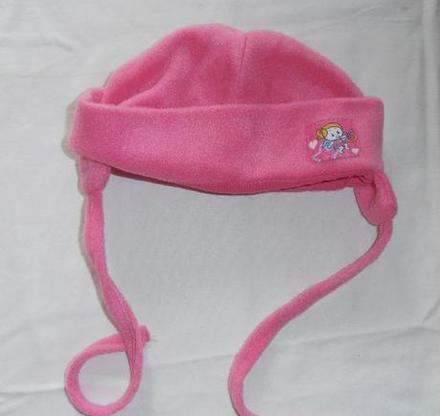 P108. flísová růžová čepička s holčičkou, 68
