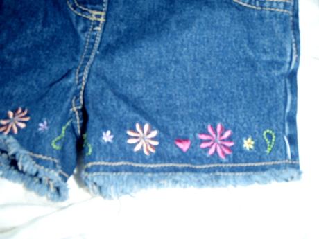 Riflové kraťasy s vyšitými květy, 80