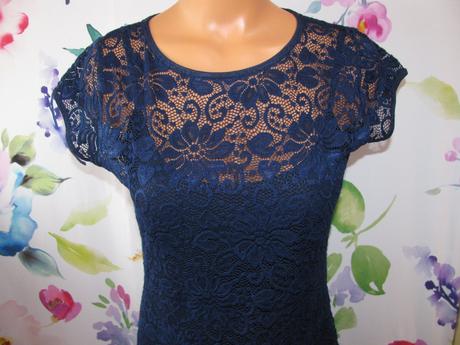 Společenské modré krajkové šaty, 38