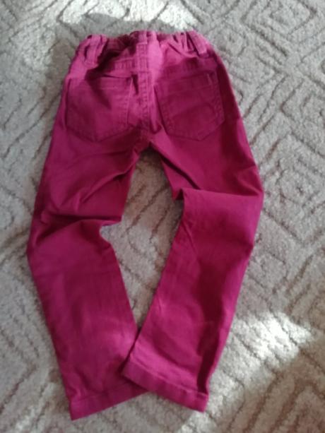 Fialové rifličky vel.104 pěkný stav, c&a,92