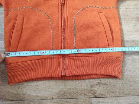 Oranžová mikina, 116