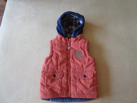 Velmi pěkná bavl. vesta s kapucí, zn. f&f, f&f,74