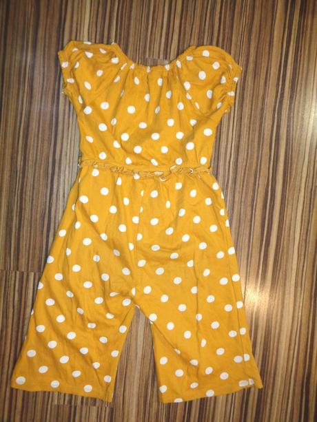 Hořčicově žlutí letní overal s puntíky, tu,104