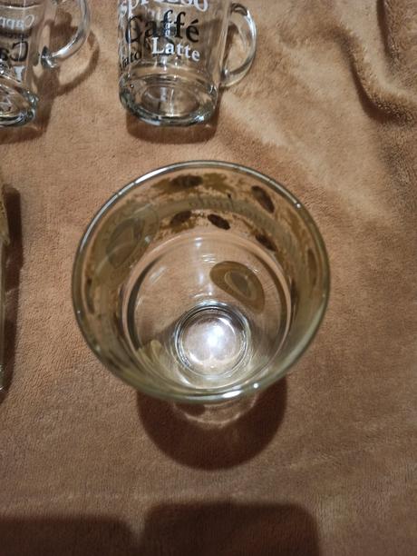 3x vyšší sklenice na kávu,