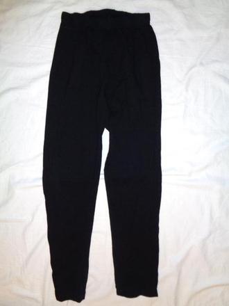 Černé slabší tepláky nebo pyžamkové kalhoty134/140, 134
