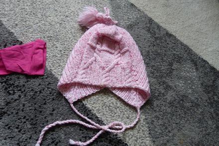 Čepice ručně pletená, 98