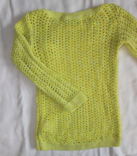 Ao165. ažurový svetr s kytkou, 122