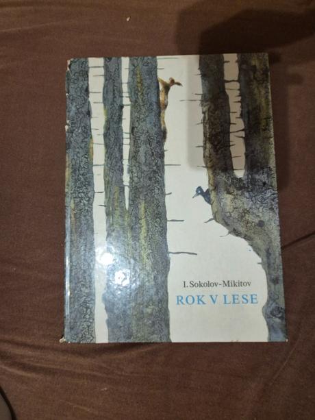 2 knihy "lesní schovávačky" a "rok v lese",