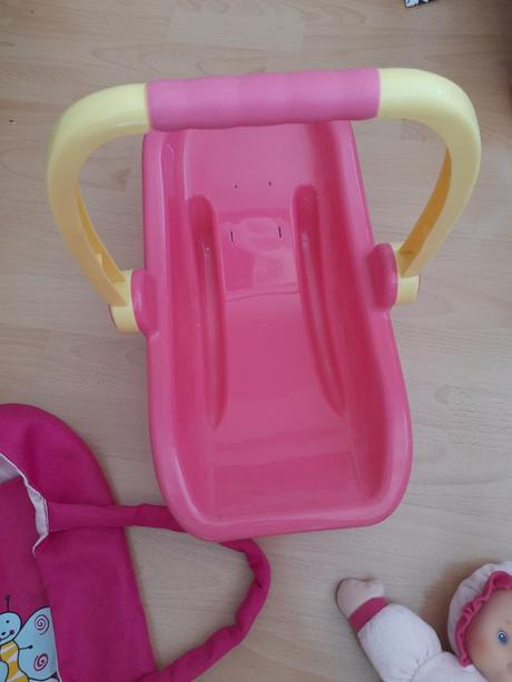 Autosedačka a panenka - balíkovna jen 50 kč,