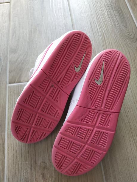 Bílé botasky na suchý zip, nike,35