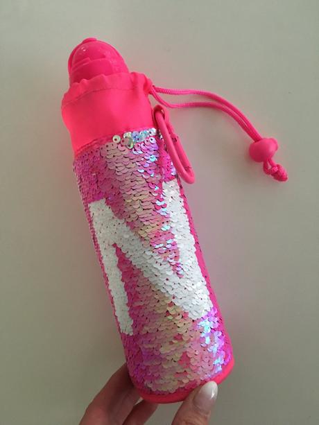 Láhev s obalem justice,