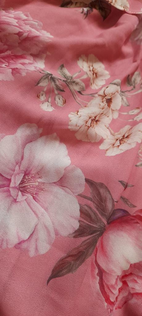 Květované dlouhé šaty, 