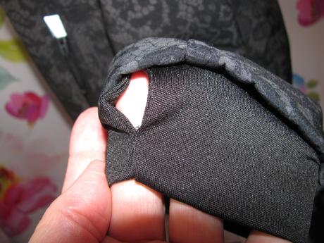 Černo šedá softshellová bunda s kapucí, 38