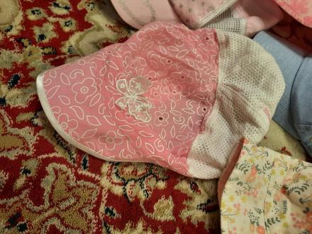 Kšiltovka, klobouček s motýlkem 1-3/4 roky, c&a,92