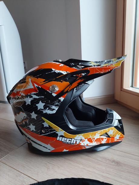 Přilba pro čtyřkolku a motocykly, 