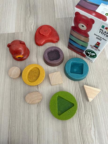 Plan toys vrstvící medvěd,