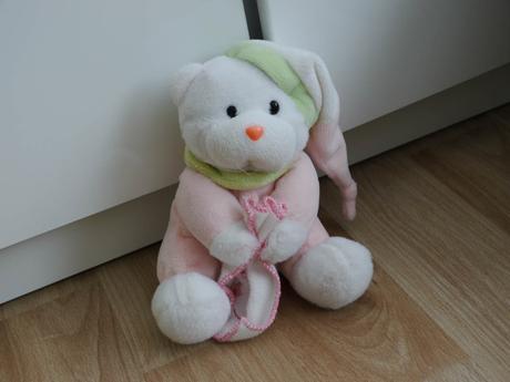 Plysovy meda chrastici pro miminka,