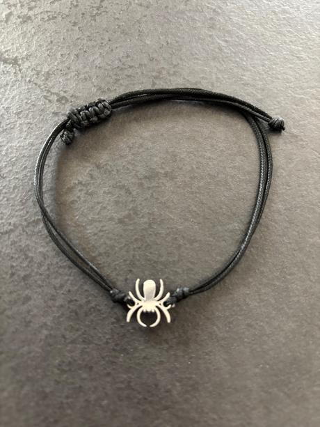 Náramek s pavoučkem, 