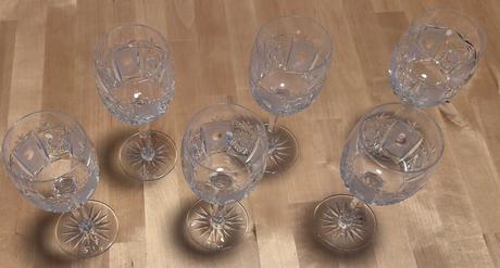 Šest broušených sklenic z křišťálu na víno, 