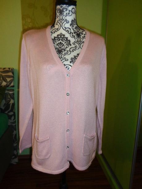 Pěkný světle růžový svetr s kapsami, 44